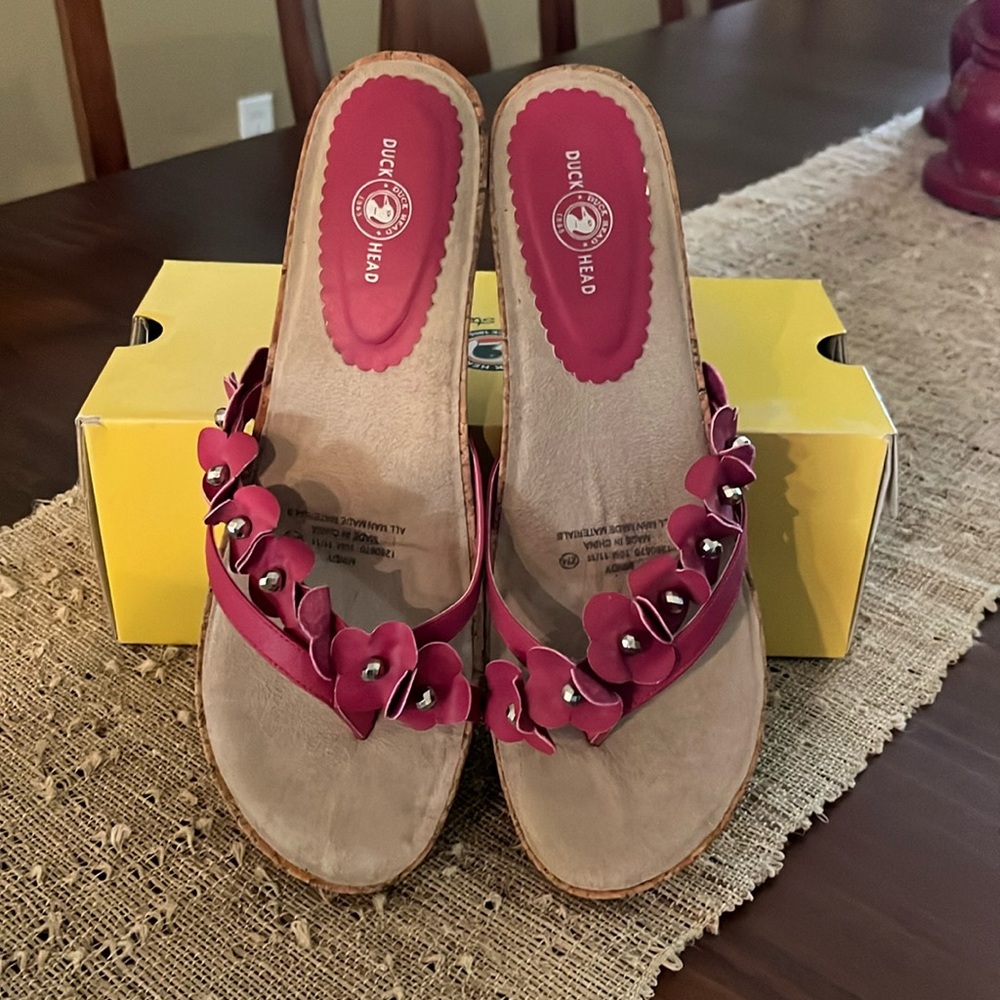 Women’s fuchsia sandal